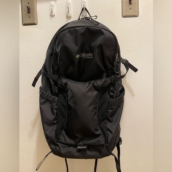 Columbia Titanium Backpack w/ Rain Cover – Black, New without tag - Picture 1 of 5